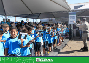 Read more about the article Alunos do projeto SegurArt fazem apresentação no Quartel da PM de Luziânia