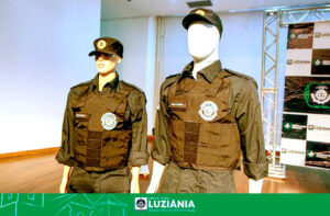 Read more about the article Prefeitura de Luziânia entrega novas fardas aos Guardas Civis Municipais